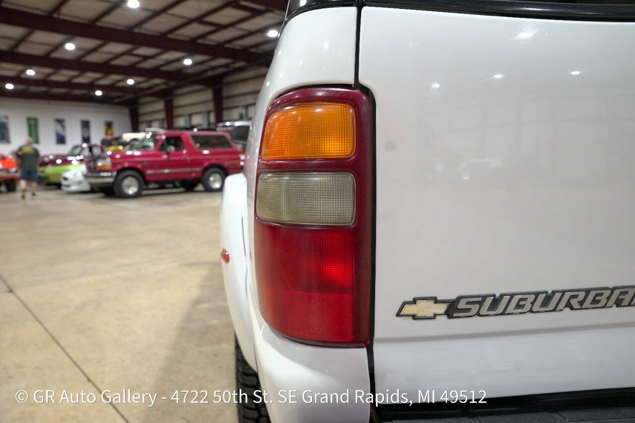 Used 2003 Chevrolet Suburban 2500 LT w/ LT Preferred Equipment Group AWD/4WD image 40