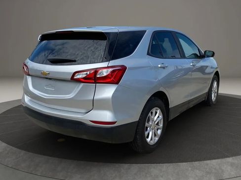 Used 2021 Chevrolet Equinox LS w/ LS Convenience Package image 11
