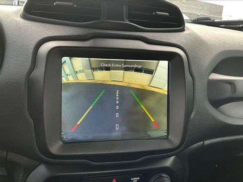 Used 2023 Jeep Renegade Latitude image 27