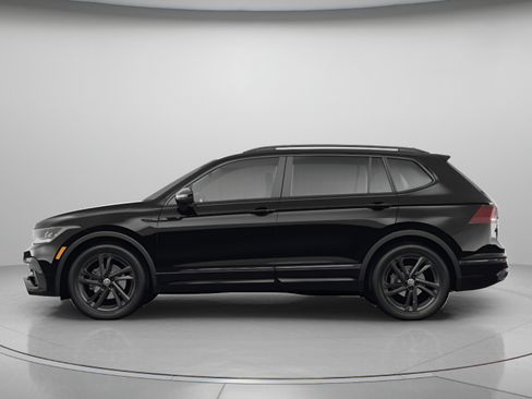 Used 2023 Volkswagen Tiguan SE R-Line FWD image 2