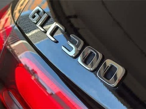 Used 2025 Mercedes-Benz GLC 300 4MATIC image 28