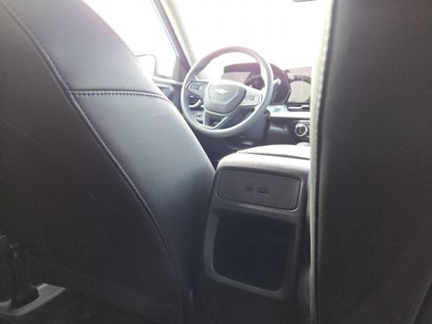 Used 2025 Chevrolet Trax LT FWD image 23