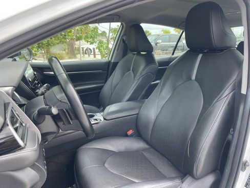Used 2023 Toyota Camry XSE FWD image 2