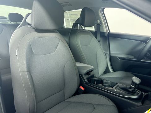 New 2025 Kia K4 LXS image 31