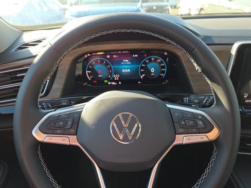 New 2026 Volkswagen Atlas SE image 9