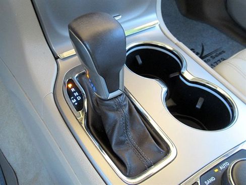 Used 2019 Jeep Grand Cherokee Overland AWD/4WD image 28