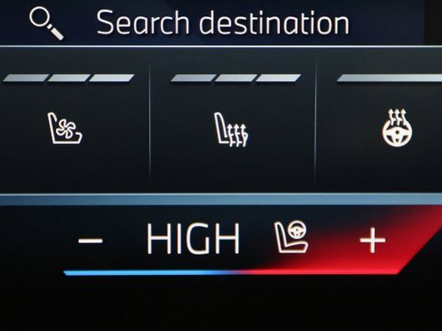 Used 2025 BMW X7 M60i w/ Executive Package image 31