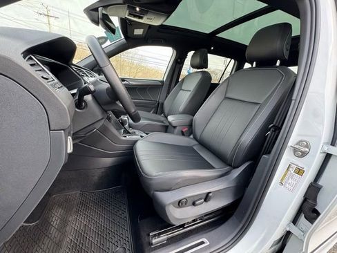 Certified 2023 Volkswagen Tiguan SE R-Line image 28