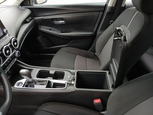 Used 2025 Nissan Sentra SV FWD image 24
