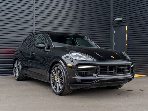 Used 2021 Porsche Cayenne Turbo S image 7