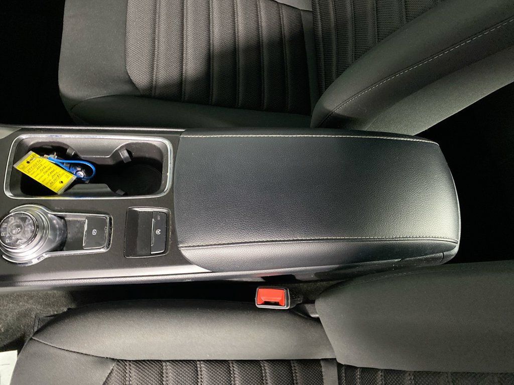 Used 2019 Ford Fusion SE FWD image 20