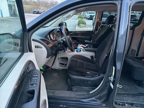 Used 2014 Dodge Grand Caravan SXT image 6
