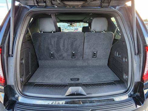 Used 2022 GMC Yukon SLT w/ SLT Premium Package image 6