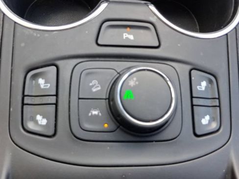 Used 2024 GMC Terrain SLT w/ Tech Package FWD image 32
