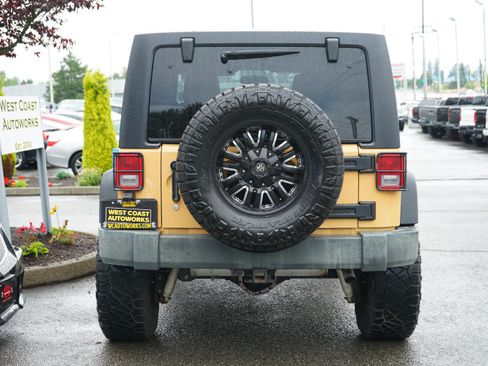 Used 2013 Jeep Wrangler Unlimited Sahara w/ Connectivity Group AWD/4WD image 4