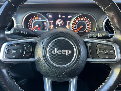 Used 2018 Jeep Wrangler Unlimited Sahara AWD/4WD image 26
