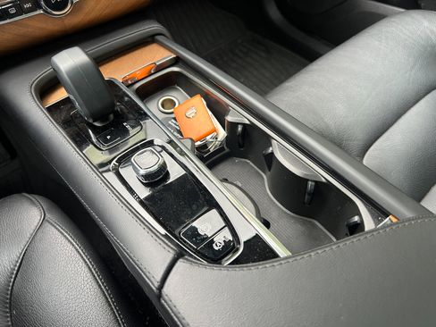 Used 2023 Volvo XC90 B6 Plus w/ Protection Package image 25