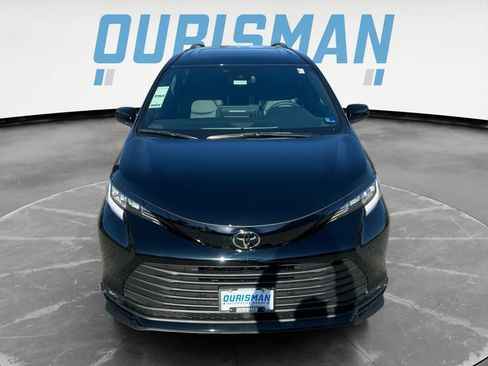 New 2026 Toyota Sienna XLE Woodland Edition image 9