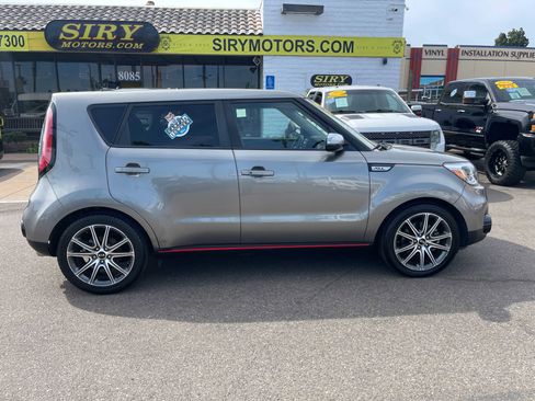 Used 2019 Kia Soul ! w/ Technology Package image 2