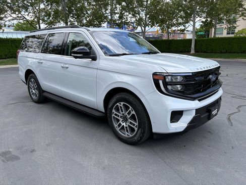 Used 2025 Ford Expedition Max Active AWD/4WD image 6