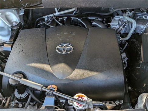 Used 2019 Toyota Highlander XLE FWD image 24