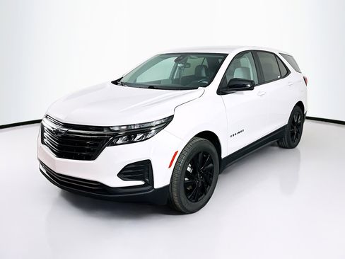Used 2023 Chevrolet Equinox LS w/ LS Convenience Package FWD image 3