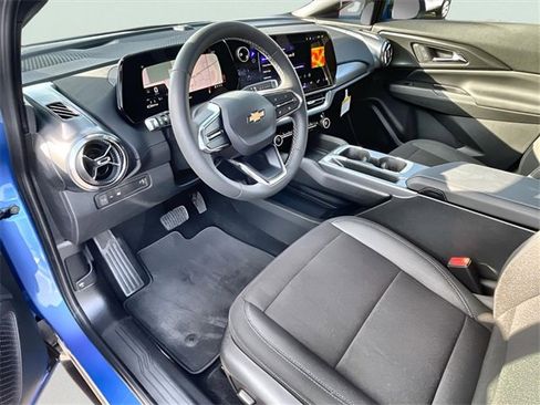 New 2026 Chevrolet Equinox EV LT image 11