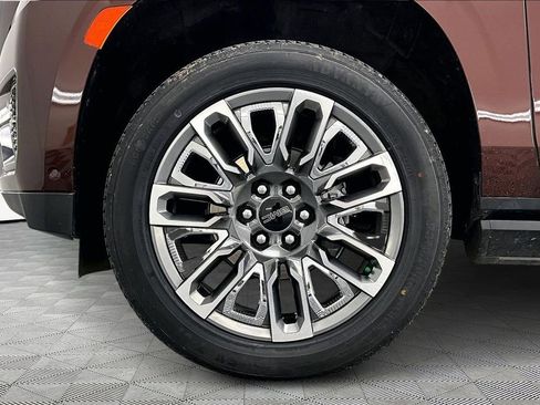 Used 2023 GMC Yukon Denali Ultimate image 9