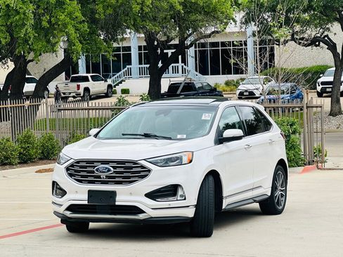 Used 2019 Ford Edge Titanium w/ Equipment Group 301A FWD image 3