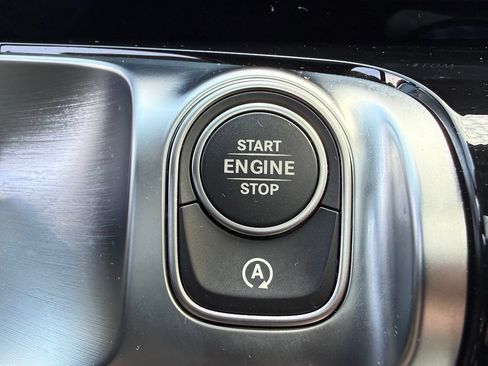 Used 2026 Mercedes-Benz GLB 250 4MATIC image 33
