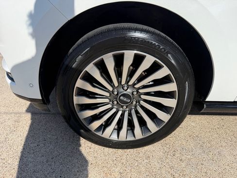 Used 2020 Lincoln Navigator L Reserve w/ Equipment Group 208A Reserve AWD/4WD image 12