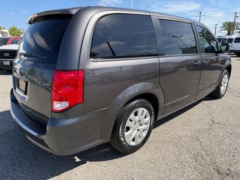 Used 2018 Dodge Grand Caravan SE w/ UConnect Hands-Free Group image 6