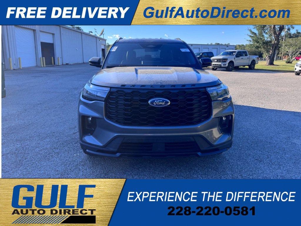 Used 2025 Ford Explorer ST-Line w/ ST-Line Street Pack AWD/4WD image 2
