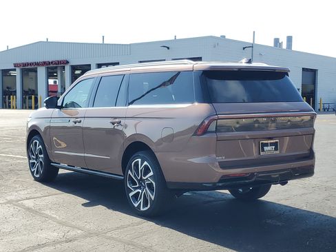 New 2026 Lincoln Navigator L Black Label AWD/4WD image 3