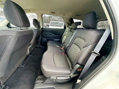 Used 2024 Nissan Pathfinder S image 27
