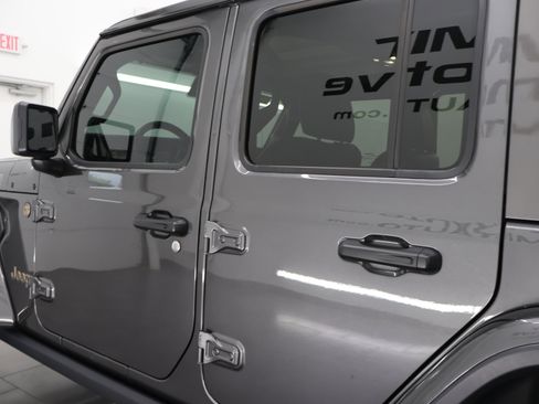 Used 2021 Jeep Wrangler Unlimited Rubicon w/ Trailer Tow Package AWD/4WD image 35