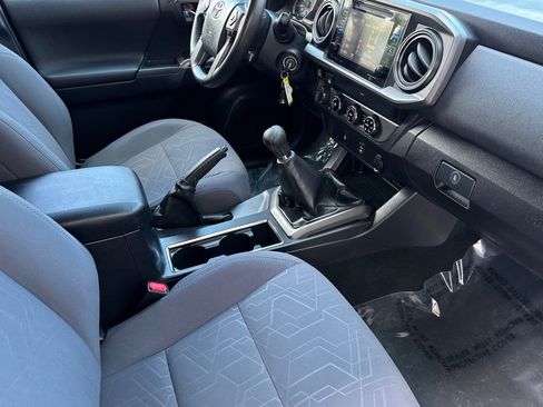 Used 2017 Toyota Tacoma TRD Off-Road image 15