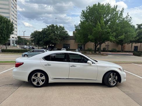 Used 2011 Lexus LS 460 w/ Comfort Pkg RWD image 7