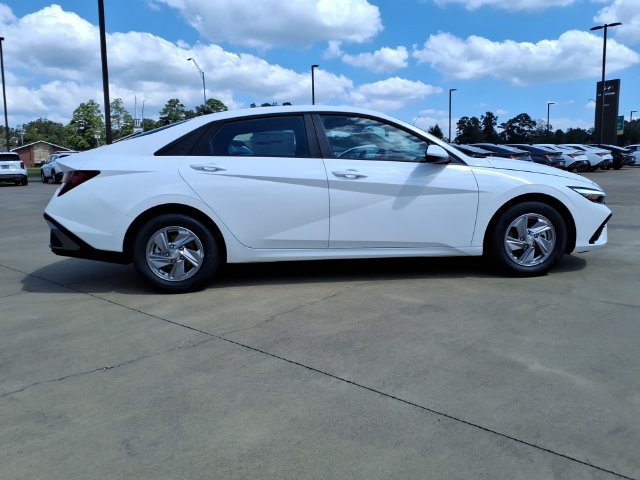 New 2026 Hyundai Elantra SE FWD image 2