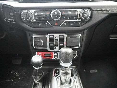 Used 2024 Jeep Wrangler Unlimited Rubicon w/ Technology Group AWD/4WD image 7