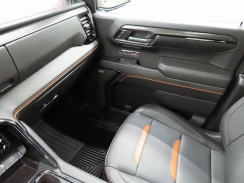 Used 2024 GMC Sierra 1500 AT4 w/ Technology Package image 30