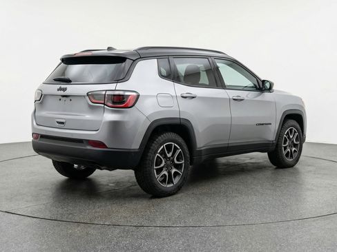 Used 2025 Jeep Compass Trailhawk image 9