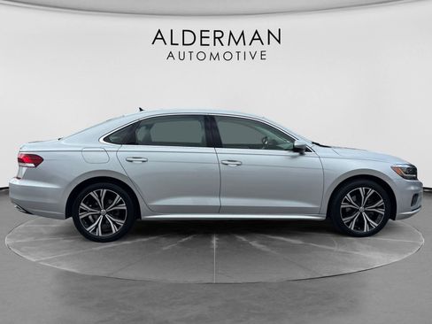 Used 2021 Volkswagen Passat 2.0T SE FWD image 6