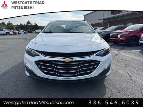 Used 2023 Chevrolet Malibu LS w/ Driver Confidence Package FWD image 2