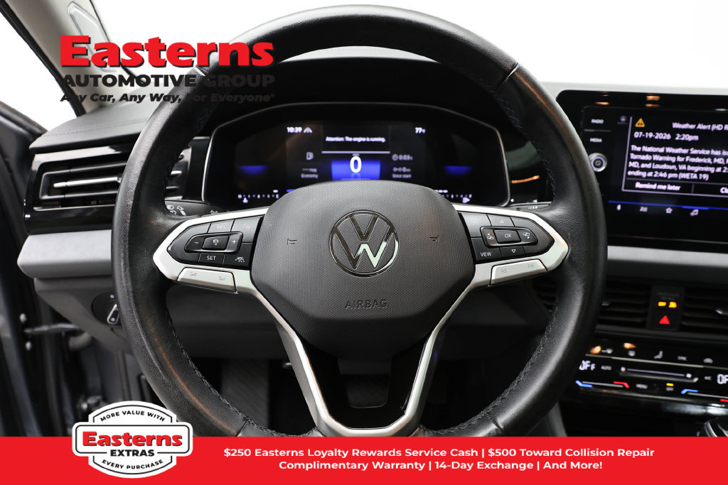 Used 2025 Volkswagen Jetta SE FWD image 11