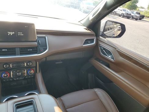 Used 2022 Chevrolet Tahoe High Country w/ Premium Package 2 AWD/4WD image 13