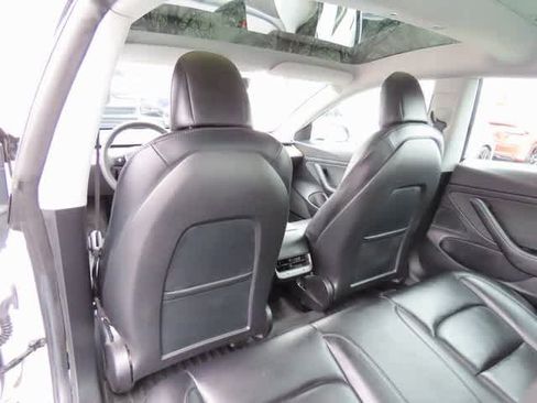 Used 2021 Tesla Model 3 Standard Range Plus image 13
