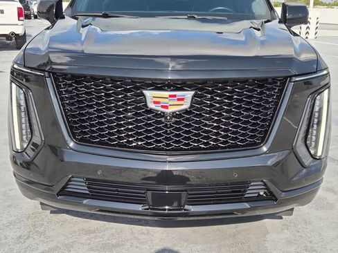 Used 2025 Cadillac Escalade Sport Platinum image 9