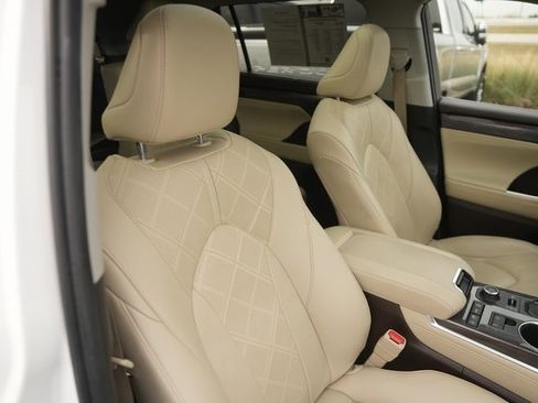 Used 2022 Toyota Highlander Platinum image 20