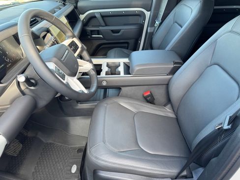 New 2026 Land Rover Defender 110 X-Dynamic SE image 9